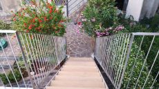 Veranda mit Treppe in Toskana