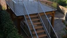 Veranda mit Treppe in Toskana